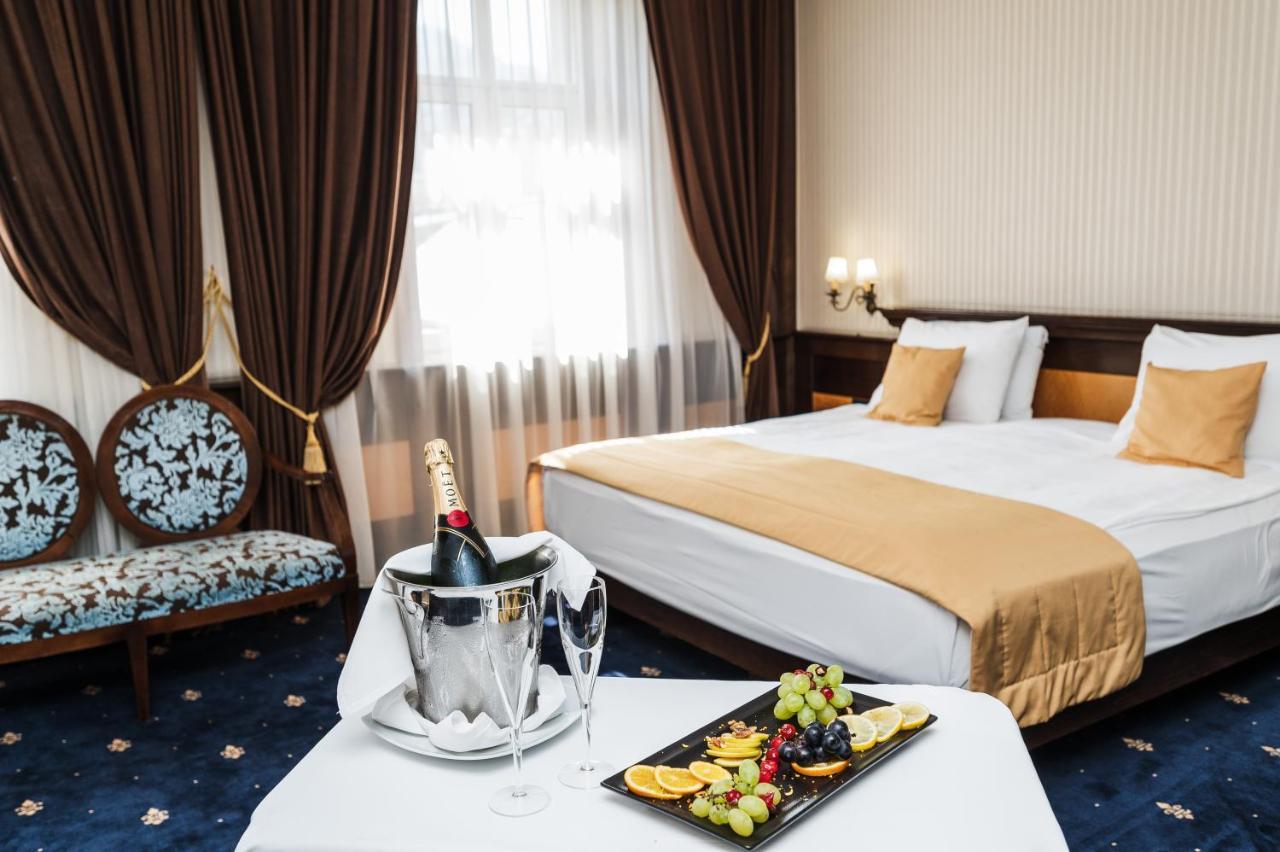 호텔 유럽 사라예보 외부 사진 A hotel room