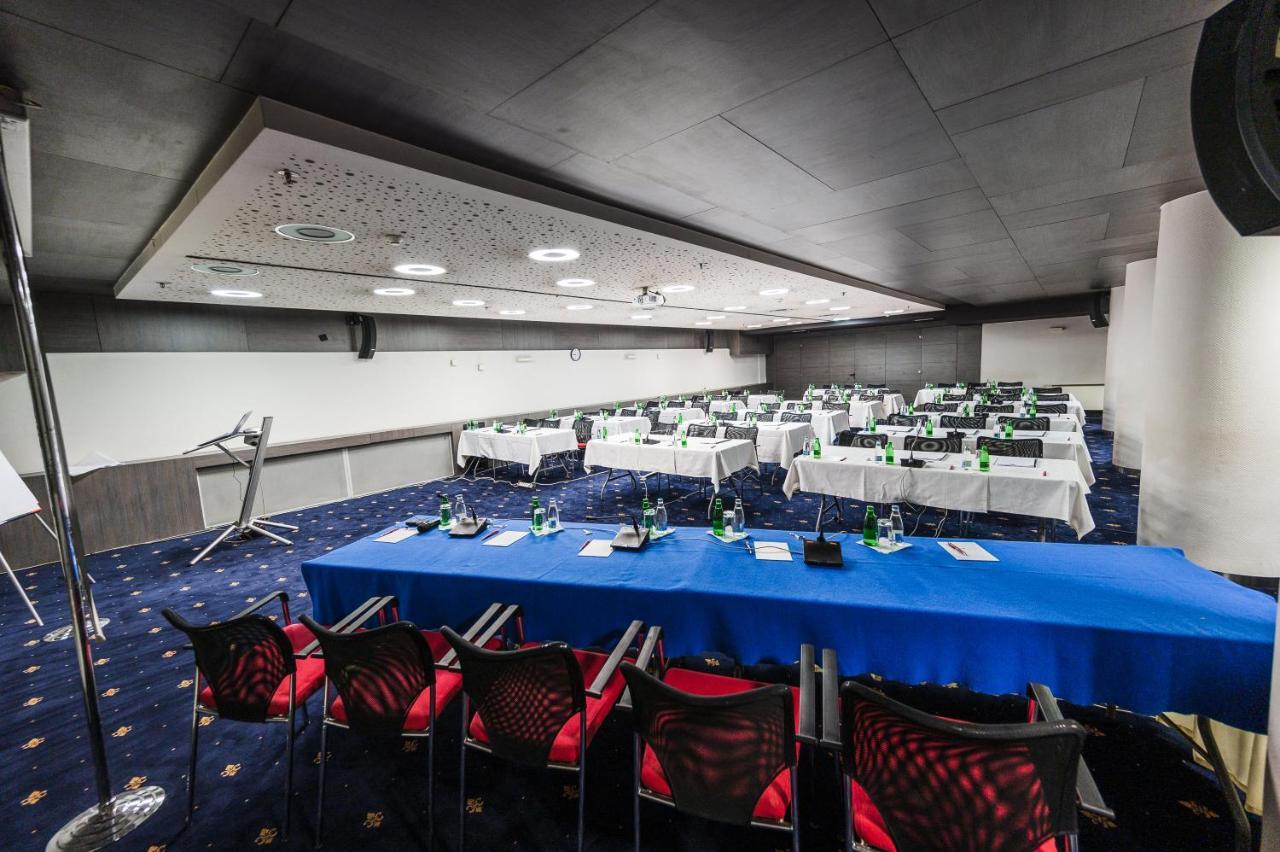 호텔 유럽 사라예보 외부 사진 The press conference room